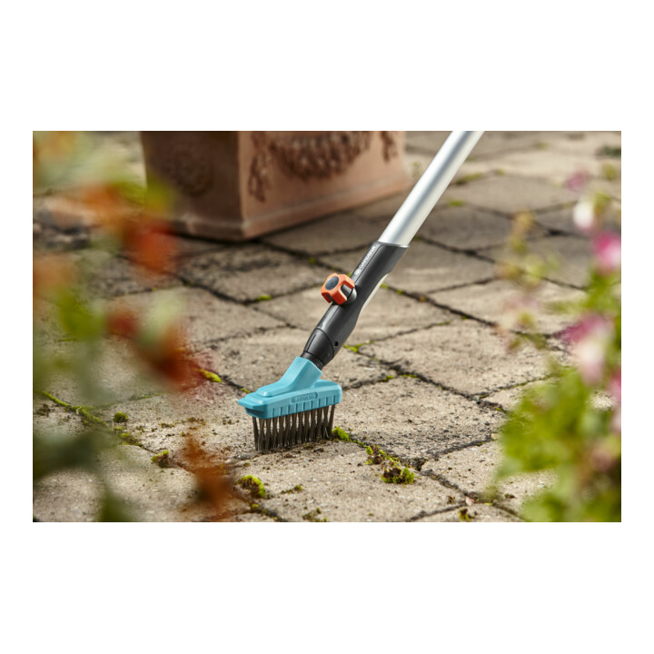 Brosse à sol combisystem M GARDENA - Action