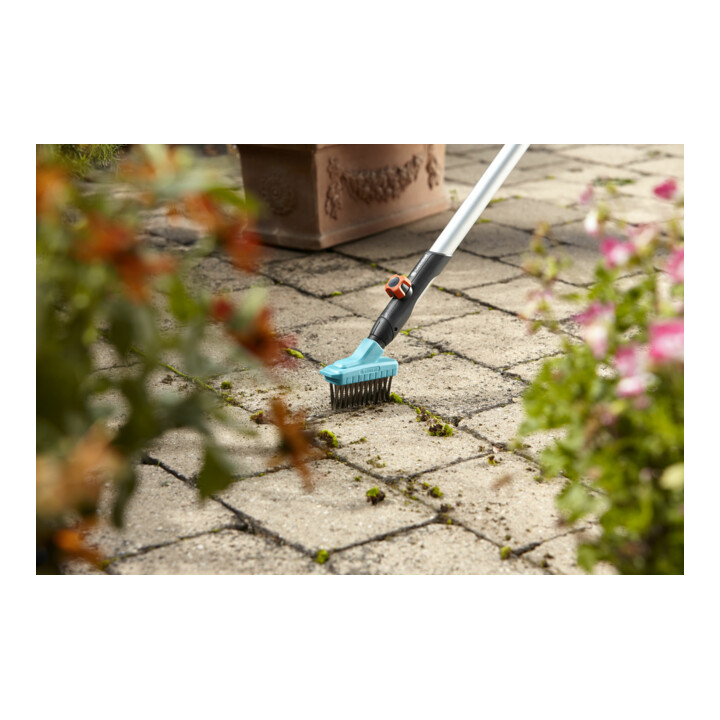 Brosse à sol combisystem M GARDENA - Action
