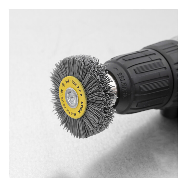 Brosse circulaire STIER Ø 50 mm, diamètre de queue 6 mm, 0,6 mm, ondulée, carbure de silicium