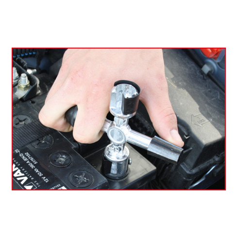 Brosse en croix pour cosses de batterie