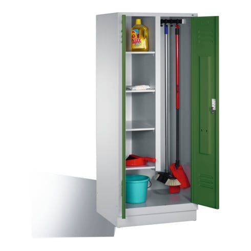 C+P Armoire à produits nettoyants Classic sur socle 2 compartiments à l'avant Corps vert Reseda gris clair