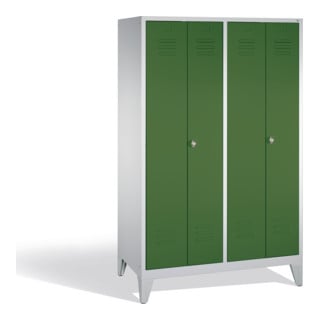 C+P Doppelspind Classic auf Füßen 4 Abteile Front Resedagrün Korpus Lichtgrau