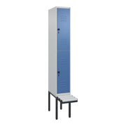 C+P Doppelstock-Spind Classic PLUS, Bank, 1 Abteil, 2120x300x815mm, 7035/5023 Verschluss Sicherheits-Drehriegel Sitzbanktyp auskragend Material Sitzfläche Kunststoff