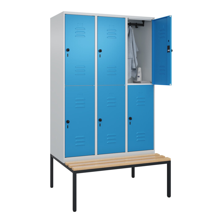 C+P Doppelstock-Spind Classic PLUS, Bank, 3 Abteile, 2120x1200x815mm, 7035/5012 Verschluss Sicherheits-Drehriegel Sitzbanktyp untergebaut Material Sitzfläche Buche-Hartholz