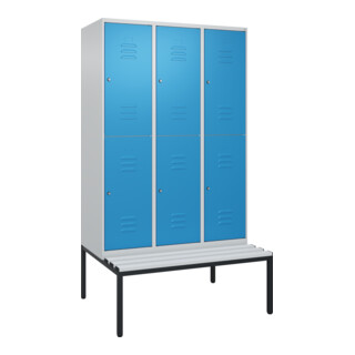 C+P Doppelstock-Spind Classic PLUS, Bank, 3 Abteile, 2120x1200x815mm, 7035/5012 Verschluss Zylinderschloss Sitzbanktyp untergebaut Material Sitzfläche Kunststoff
