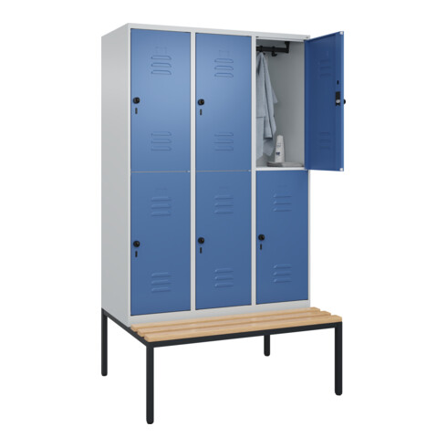 C+P Doppelstock-Spind Classic PLUS, Bank, 3 Abteile, 2120x1200x815mm, 7035/5023 Verschluss Sicherheits-Drehriegel Sitzbanktyp untergebaut Material Sitzfläche Buche-Hartholz