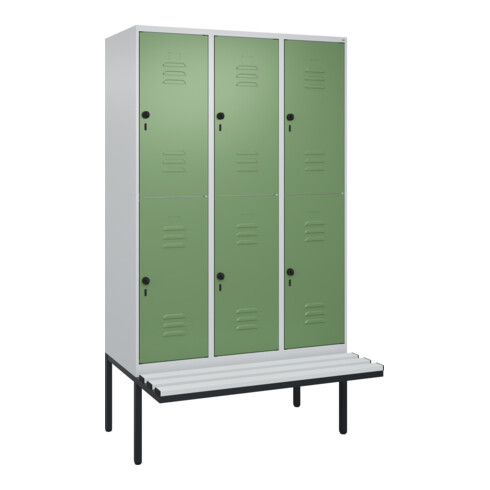 C+P Doppelstock-Spind Classic PLUS, Bank, 3 Abteile, 2120x1200x815mm, 7035/6011 Verschluss Sicherheits-Drehriegel Sitzbanktyp auskragend Material Sitzfläche Kunststoff