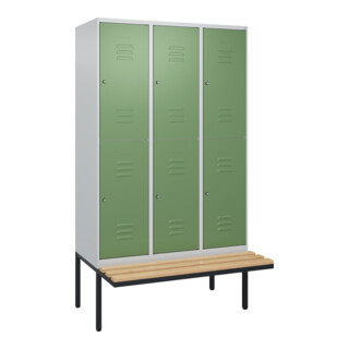 C+P Doppelstock-Spind Classic PLUS, Bank, 3 Abteile, 2120x1200x815mm, 7035/6011 Verschluss Zylinderschloss Sitzbanktyp auskragend Material Sitzfläche Buche-Hartholz