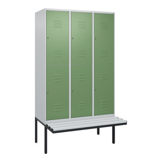 C+P Doppelstock-Spind Classic PLUS, Bank, 3 Abteile, 2120x1200x815mm, 7035/6011 Verschluss Zylinderschloss Sitzbanktyp auskragend Material Sitzfläche Kunststoff