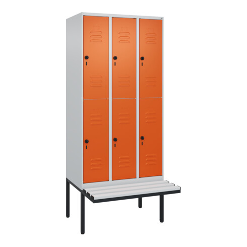 C+P Doppelstock-Spind Classic PLUS, Bank, 3 Abteile, 2120x900x815mm, 7035/2004 Verschluss Sicherheits-Drehriegel Sitzbanktyp auskragend Material Sitzfläche Kunststoff