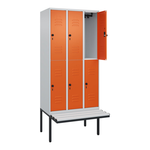C+P Doppelstock-Spind Classic PLUS, Bank, 3 Abteile, 2120x900x815mm, 7035/2004 Verschluss Sicherheits-Drehriegel Sitzbanktyp auskragend Material Sitzfläche Kunststoff