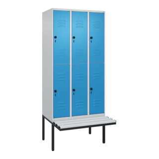 C+P Doppelstock-Spind Classic PLUS, Bank, 3 Abteile, 2120x900x815mm, 7035/5012 Verschluss Sicherheits-Drehriegel Sitzbanktyp auskragend Material Sitzfläche Kunststoff