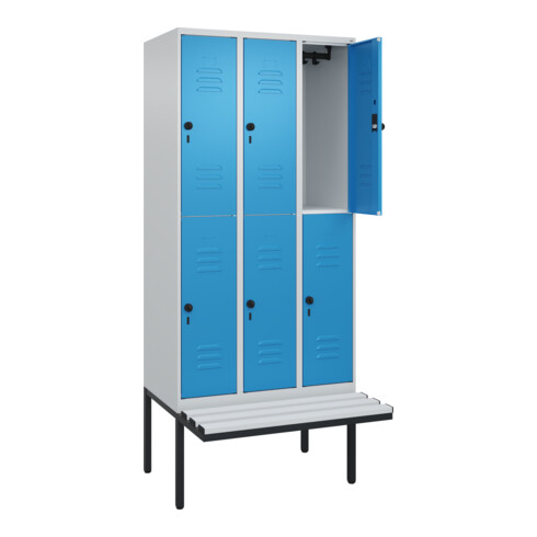 C+P Doppelstock-Spind Classic PLUS, Bank, 3 Abteile, 2120x900x815mm, 7035/5012 Verschluss Sicherheits-Drehriegel Sitzbanktyp auskragend Material Sitzfläche Kunststoff