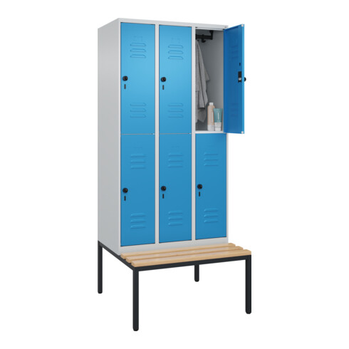 C+P Doppelstock-Spind Classic PLUS, Bank, 3 Abteile, 2120x900x815mm, 7035/5012 Verschluss Sicherheits-Drehriegel Sitzbanktyp untergebaut Material Sitzfläche Buche-Hartholz