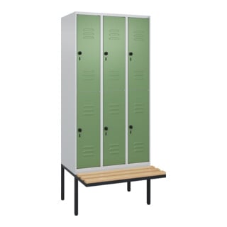 C+P Doppelstock-Spind Classic PLUS, Bank, 3 Abteile, 2120x900x815mm, 7035/6011 Verschluss Sicherheits-Drehriegel Sitzbanktyp auskragend Material Sitzfläche Buche-Hartholz