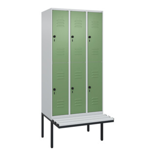 C+P Doppelstock-Spind Classic PLUS, Bank, 3 Abteile, 2120x900x815mm, 7035/6011 Verschluss Sicherheits-Drehriegel Sitzbanktyp auskragend Material Sitzfläche Kunststoff