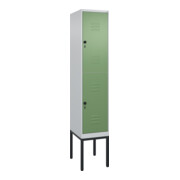 C+P Doppelstock-Spind Classic PLUS, Gestell, 1 Abteil, 2120x400x500mm, 7035/6011 Verschluss Sicherheits-Drehriegel Front RAL 6011 Resedagrün