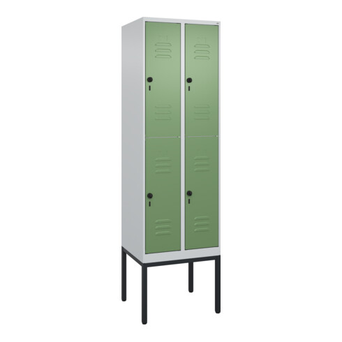 C+P Doppelstock-Spind Classic PLUS, Gestell, 2 Abteile, 2120x600x500mm, 7035/601 Verschluss Sicherheits-Drehriegel Front RAL 6011 Resedagrün