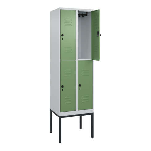 C+P Doppelstock-Spind Classic PLUS, Gestell, 2 Abteile, 2120x600x500mm, 7035/601 Verschluss Sicherheits-Drehriegel Front RAL 6011 Resedagrün