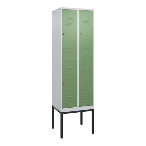C+P Doppelstock-Spind Classic PLUS, Gestell, 2 Abteile, 2120x600x500mm, 7035/601 Verschluss Zylinderschloss Front RAL 6011 Resedagrün