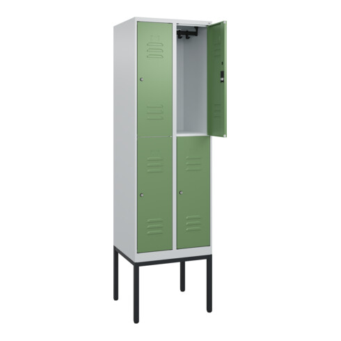 C+P Doppelstock-Spind Classic PLUS, Gestell, 2 Abteile, 2120x600x500mm, 7035/601 Verschluss Zylinderschloss Front RAL 6011 Resedagrün