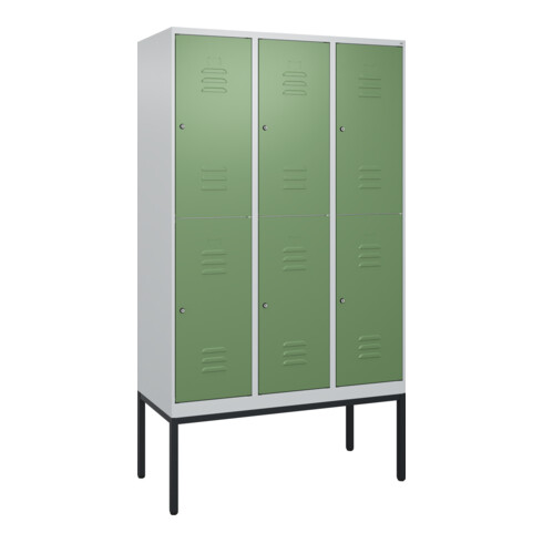 C+P Doppelstock-Spind Classic PLUS, Gestell, 3 Abteile, 2120x1200x500mm, 7035/60 Verschluss Zylinderschloss Front RAL 6011 Resedagrün