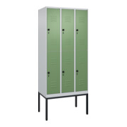 C+P Doppelstock-Spind Classic PLUS, Gestell, 3 Abteile, 2120x900x500mm, 7035/601 Verschluss Sicherheits-Drehriegel Front RAL 6011 Resedagrün