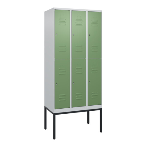C+P Doppelstock-Spind Classic PLUS, Gestell, 3 Abteile, 2120x900x500mm, 7035/601 Verschluss Zylinderschloss Front RAL 6011 Resedagrün