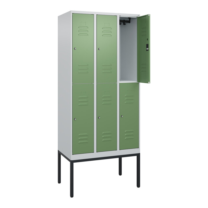 C+P Doppelstock-Spind Classic PLUS, Gestell, 3 Abteile, 2120x900x500mm, 7035/601 Verschluss Zylinderschloss Front RAL 6011 Resedagrün