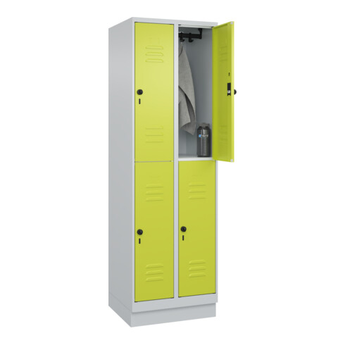 C+P Doppelstock-Spind Classic PLUS, Sockel, 2 Abteile, 1950x600x500mm, 7035/0024 Front 1108060 RDS Viridingrün