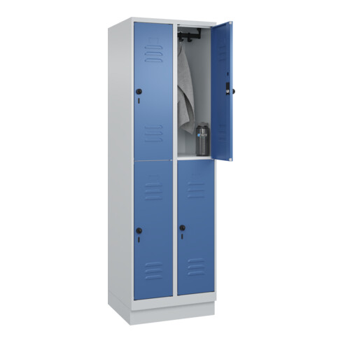 C+P Doppelstock-Spind Classic PLUS, Sockel, 2 Abteile, 1950x600x500mm, 7035/5023 Front RAL 5023 Fernblau