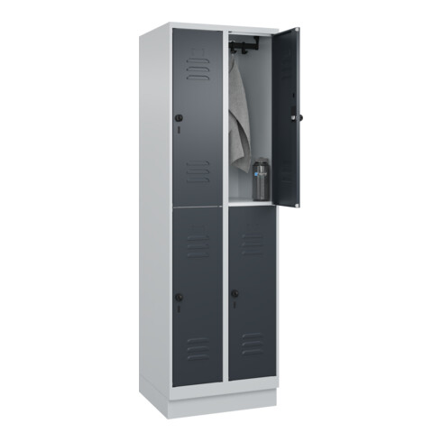 C+P Doppelstock-Spind Classic PLUS, Sockel, 2 Abteile, 1950x600x500mm, 7035/7016 Front RAL 7016 Anthrazitgrau