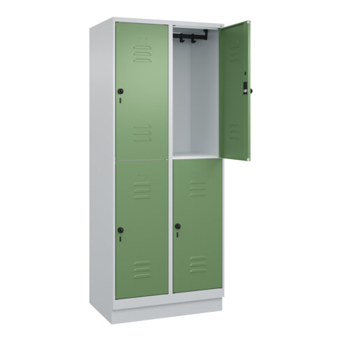 C+P Doppelstock-Spind Classic PLUS, Sockel, 2 Abteile, 1950x800x500mm, 7035/6011 Front RAL 6011 Resedagrün