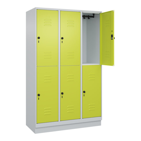 C+P Doppelstock-Spind Classic PLUS, Sockel, 3 Abteile, 1950x1200x500mm, 7035/002 Front 1108060 RDS Viridingrün