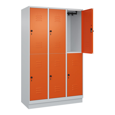 C+P Doppelstock-Spind Classic PLUS, Sockel, 3 Abteile, 1950x1200x500mm, 7035/200 Front RAL 2004 Reinorange
