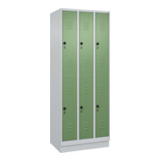 C+P Doppelstock-Spind Classic PLUS, Sockel, 3 Abteile, 1950x750x500mm, 7035/6011 Front RAL 6011 Resedagrün