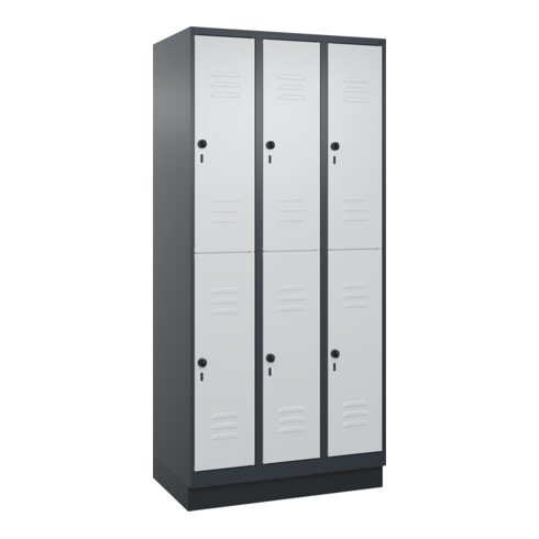 C+P Doppelstock-Spind Classic PLUS, Sockel, 3 Abteile, 1950x900x500mm, 7016/7035 Front RAL 7035 Lichtgrau