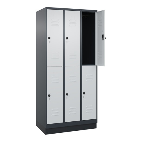 C+P Doppelstock-Spind Classic PLUS, Sockel, 3 Abteile, 1950x900x500mm, 7016/7035 Front RAL 7035 Lichtgrau