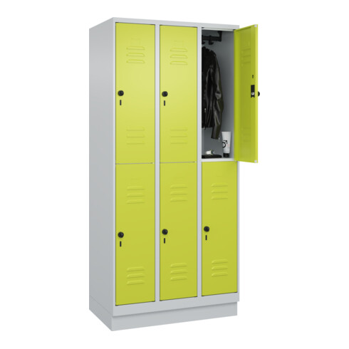C+P Doppelstock-Spind Classic PLUS, Sockel, 3 Abteile, 1950x900x500mm, 7035/0024 Front 1108060 RDS Viridingrün
