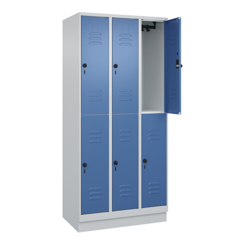 C+P Doppelstock-Spind Classic PLUS, Sockel, 3 Abteile, 1950x900x500mm, 7035/5023 Front RAL 5023 Fernblau