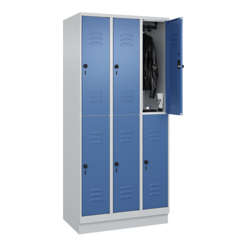 C+P Doppelstock-Spind Classic PLUS, Sockel, 3 Abteile, 1950x900x500mm, 7035/5023 Front RAL 5023 Fernblau