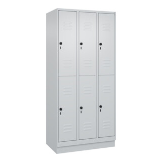 C+P Doppelstock-Spind Classic PLUS, Sockel, 3 Abteile, 1950x900x500mm, 7035/7035 Front RAL 7035 Lichtgrau
