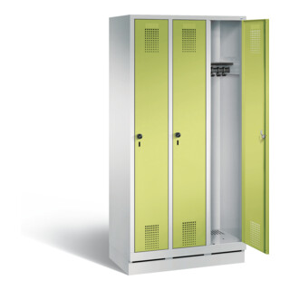 C+P Garderobenschrank Evolo, mit Sockel, 3 Abteile