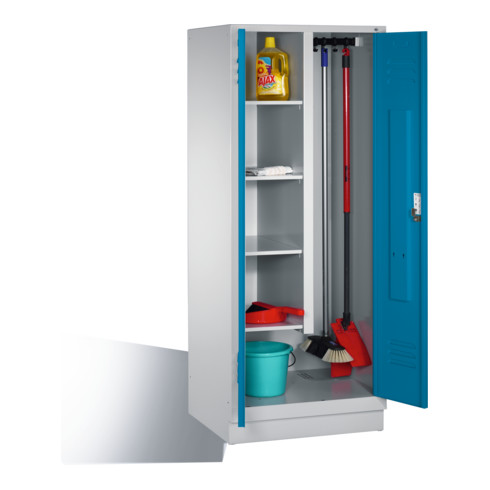 C+P Putzmittel-Spind Classic auf Sockel 2 Abteile Front Lichtblau Korpus Lichtgrau