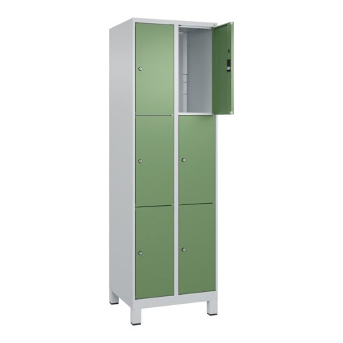 C+P Schließfachschrank Classic PLUS, Füße, 2 Abteile, 1950x600x500mm, 7035/6011 Innenhöhe Gefach oben (oberes 599 mm Front RAL 6011 Resedagrün