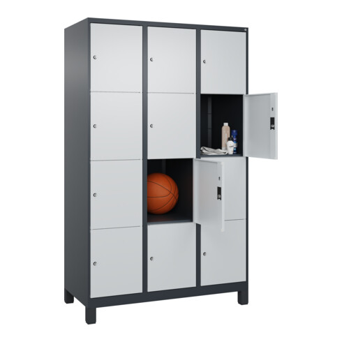 C+P Schließfachschrank Classic PLUS, Füße, 3 Abteile, 1950x1200x500mm, 7016/7035 Innenhöhe Gefach oben (oberes 453 mm Front RAL 7035 Lichtgrau