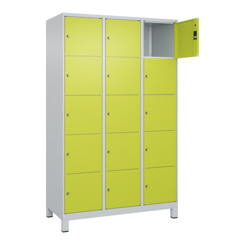 C+P Schließfachschrank Classic PLUS, Füße, 3 Abteile, 1950x1200x500mm, 7035/0024 Innenhöhe Gefach oben (oberes 365 mm Front 1108060 RDS Viridingrün