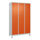 C+P Schließfachschrank Classic PLUS, Füße, 3 Abteile, 1950x1200x500mm, 7035/2004 Innenhöhe Gefach oben (oberes 365 mm Front RAL 2004 Reinorange