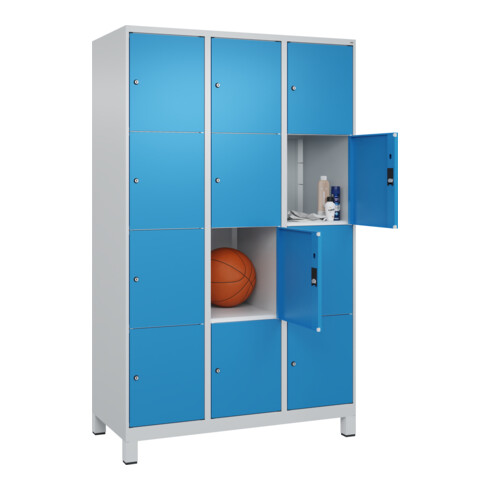 C+P Schließfachschrank Classic PLUS, Füße, 3 Abteile, 1950x1200x500mm, 7035/5012 Innenhöhe Gefach oben (oberes 453 mm Front RAL 5012 Lichtblau