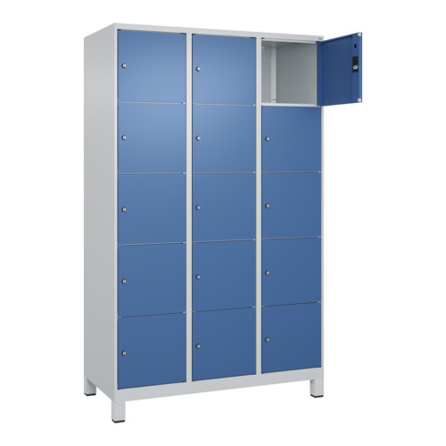 C+P Schließfachschrank Classic PLUS, Füße, 3 Abteile, 1950x1200x500mm, 7035/5023 Innenhöhe Gefach oben (oberes 365 mm Front RAL 5023 Fernblau